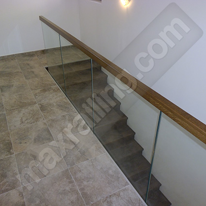 Стъклен парапет